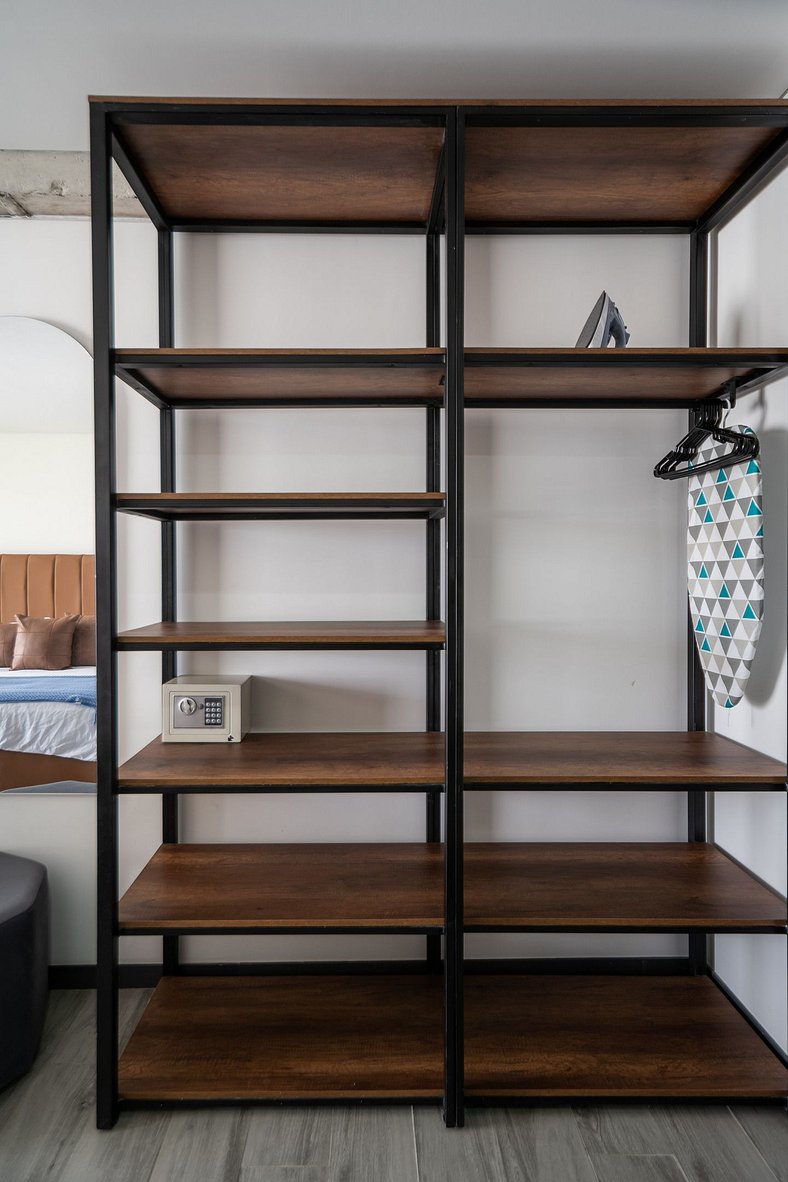 |Ahead| Amplio loft con cama King y parking