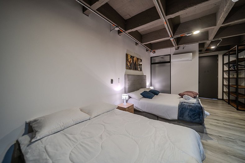 |Ahead| Captivating Loft with Parking and AC