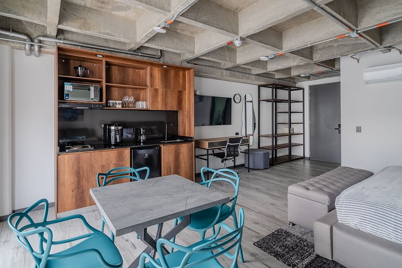 |Ahead| Dazzling Loft with parking + AC