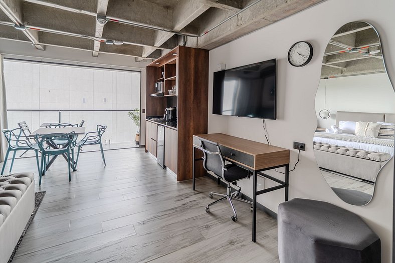 |Ahead| Dazzling Loft with parking + AC