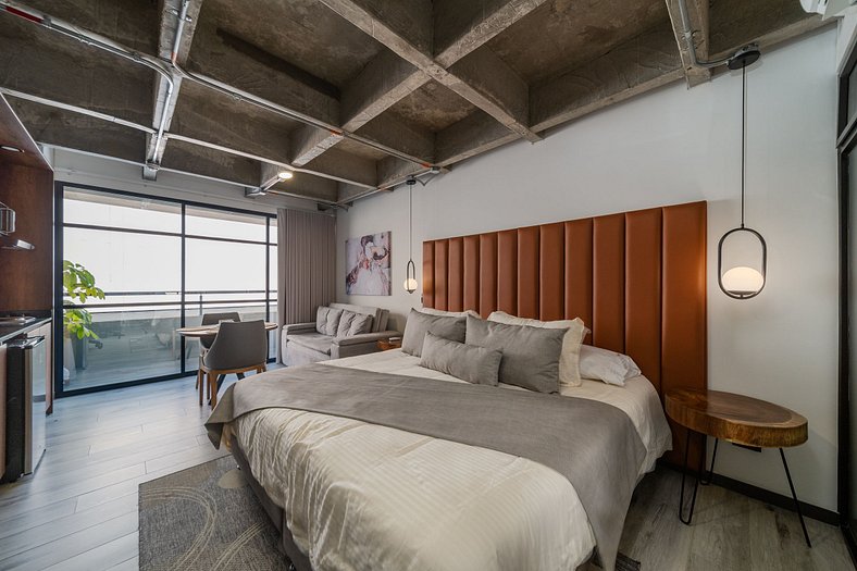 |Ahead| Intimate Loft near the airport + parking