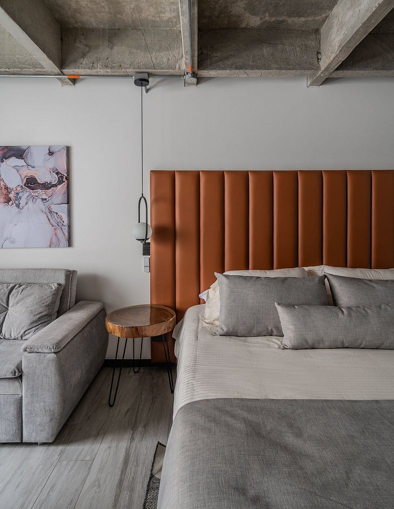 |Ahead| Intimate Loft near the airport + parking