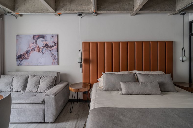 |Ahead| Intimate Loft near the airport + parking