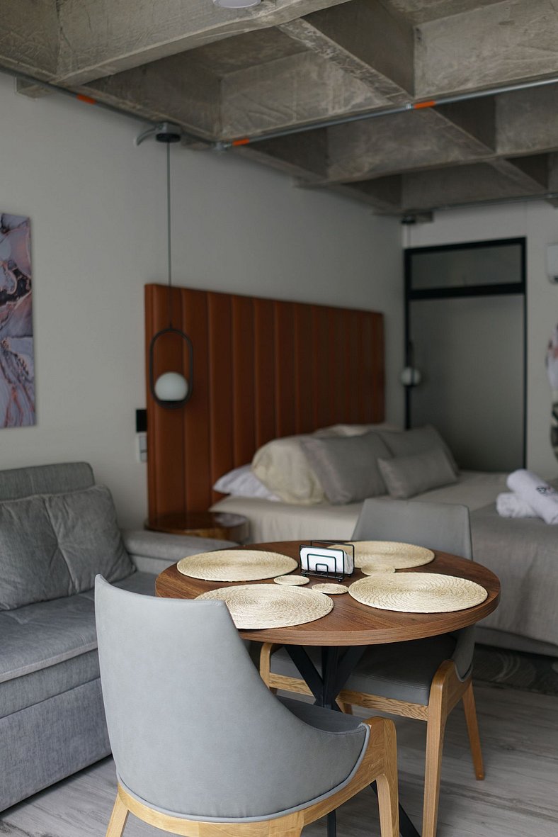 |Ahead| Intimate Loft near the airport + parking