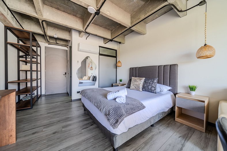 |Ahead| Sensational Loft with Parking and Balcony