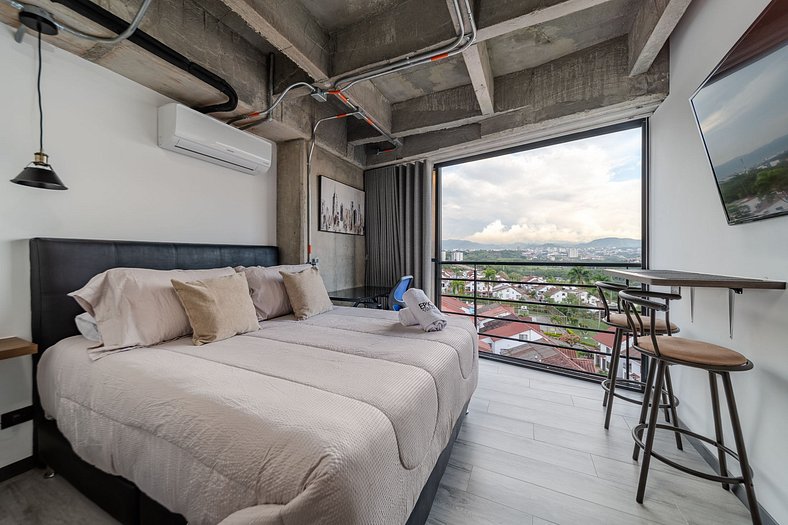 |Ahead| Urban Loft with Queen bed + Parking