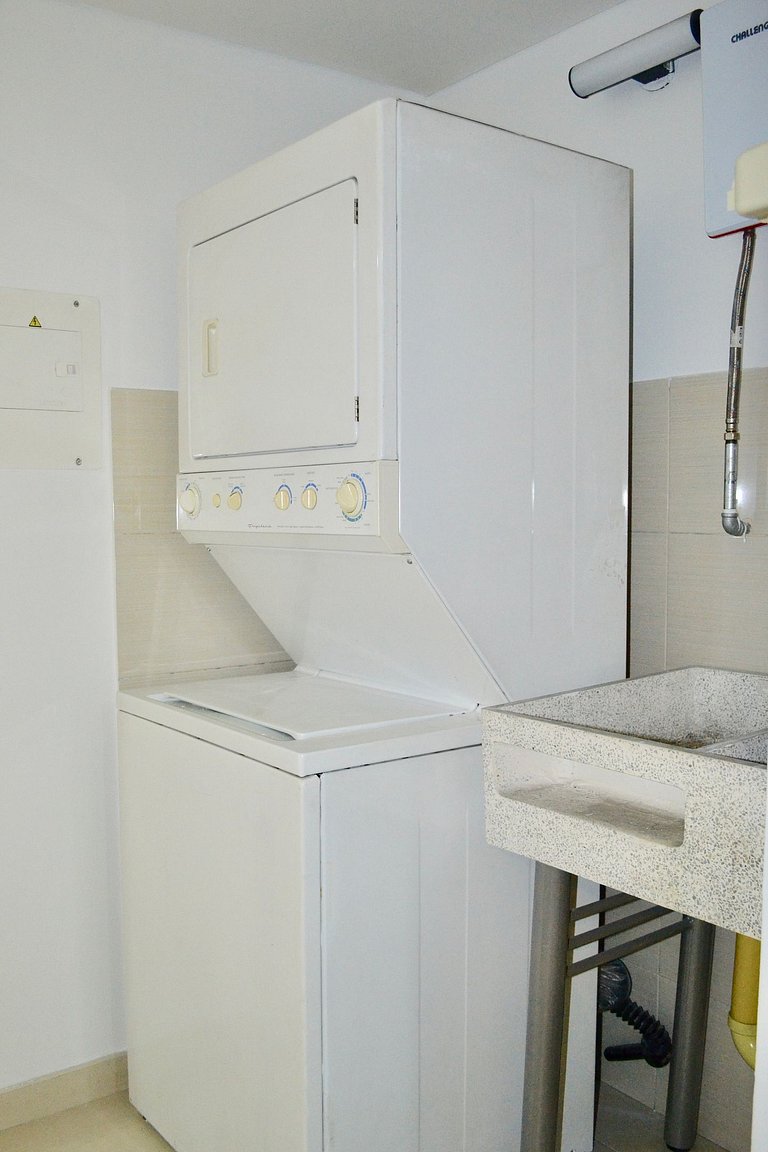 Bright 2BR Apt close to Zona T & Clubs