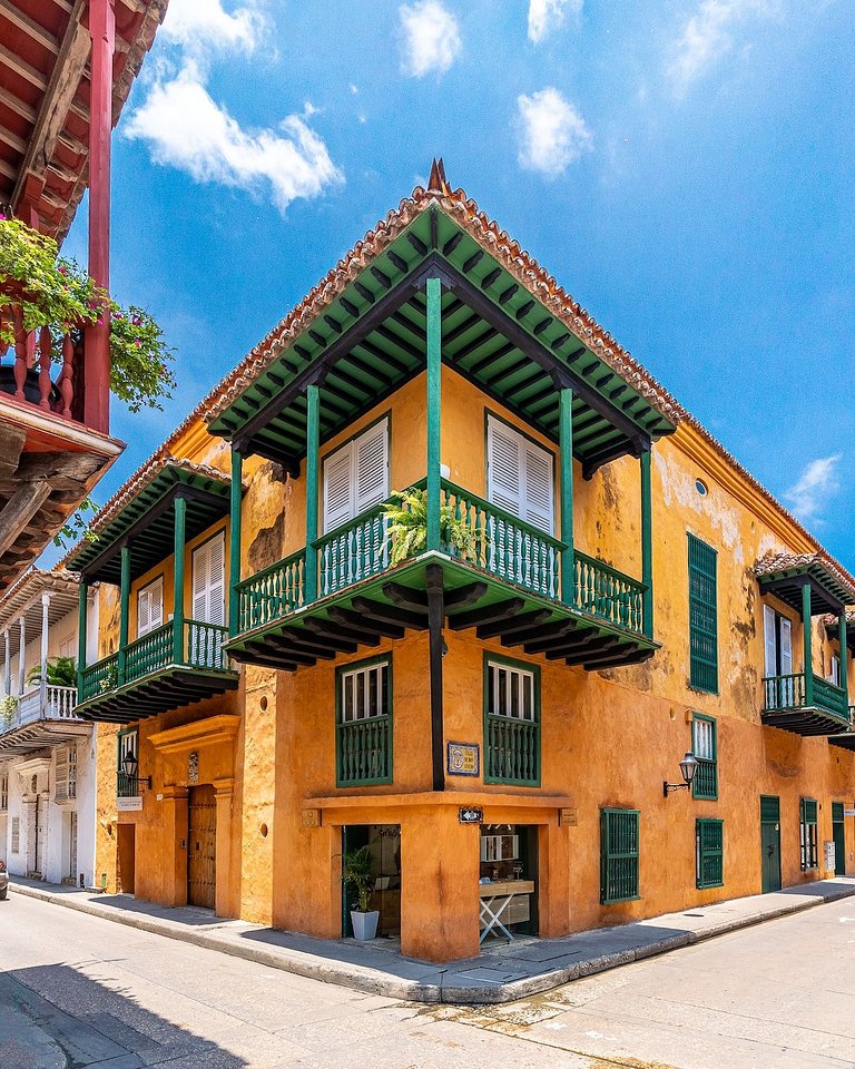 The Iconic House at Historical Center + Pool